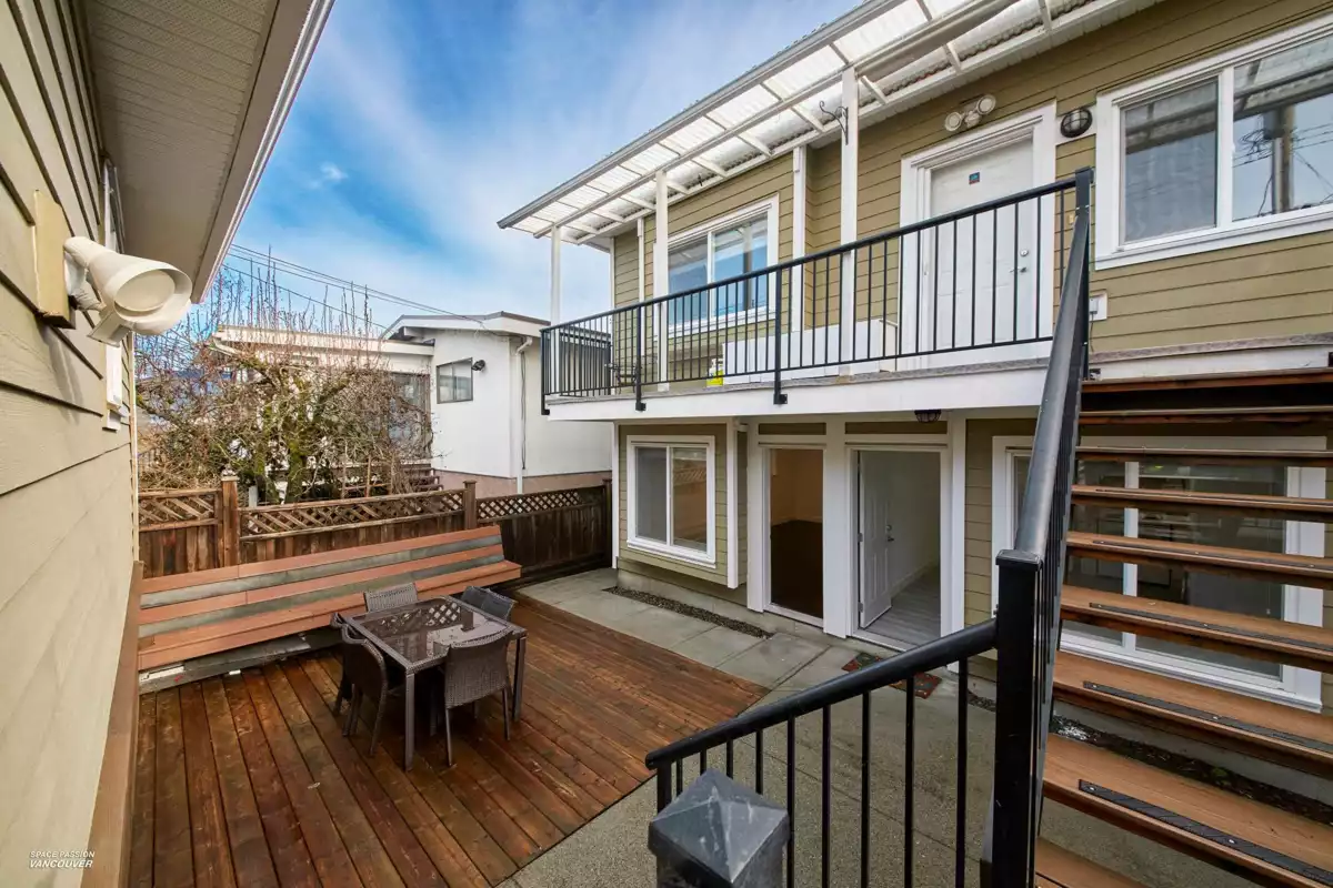 Outdoor Deck Photo of 15 N Fell Avenue, Burnaby, BC