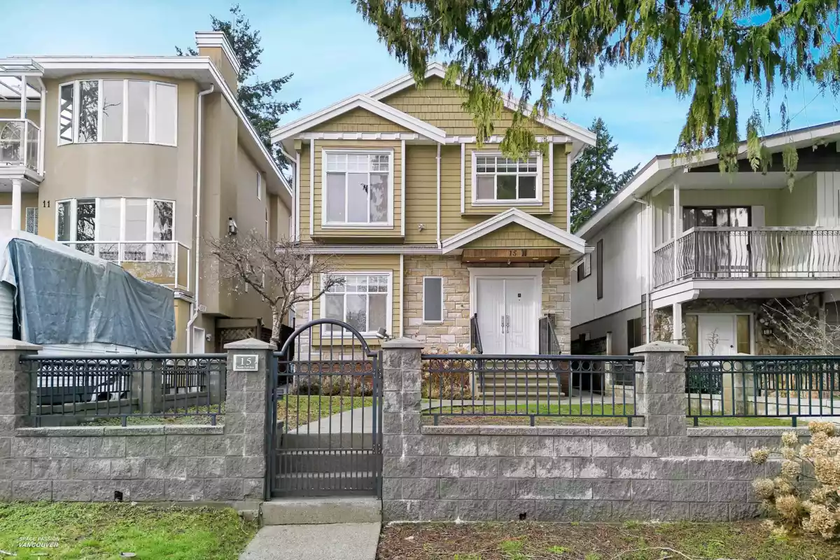 Outdoor Kitchen Photo of 15 N Fell Avenue, Burnaby, BC