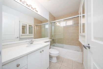 Entry Foyer Photo of 15 N Fell Avenue, Burnaby, BC
