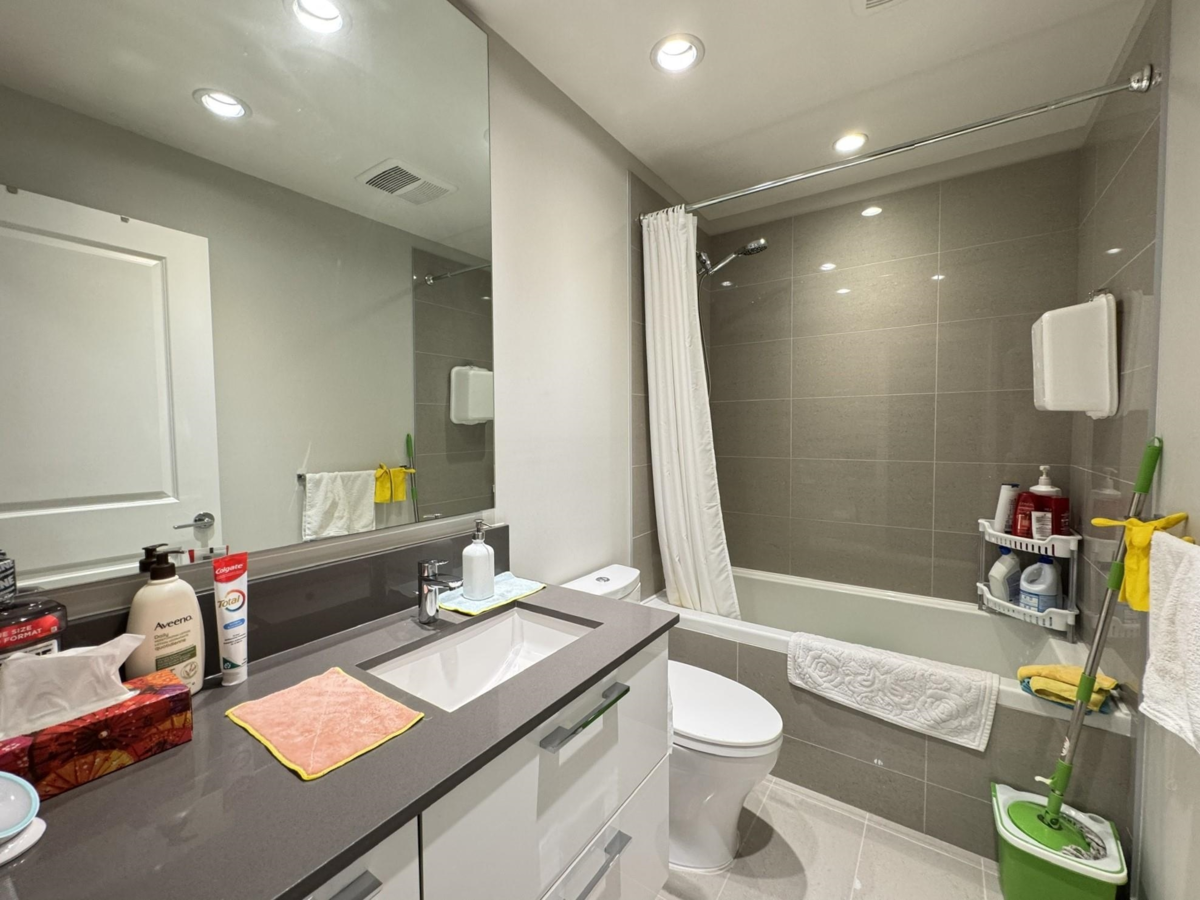 Hallway Photo of 501 3487 Binning Road, Vancouver, BC