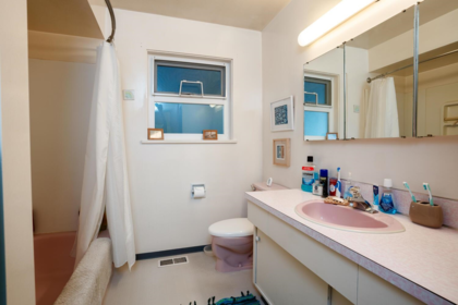 Primary Bathroom Photo of 5086 12 Avenue, Delta, BC