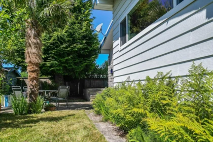 Staircase Photo of 5086 12 Avenue, Delta, BC