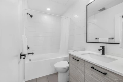 Entry Foyer Photo of B601 20018 83a Avenue, Langley, BC