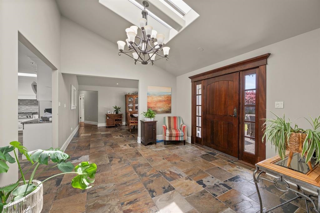 Dining Area Photo of 382 194 Street, Surrey, BC