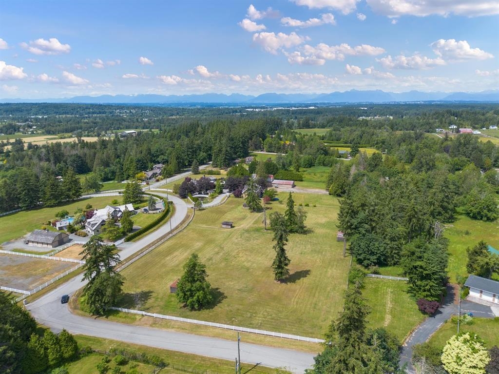 Family Room Photo of 382 194 Street, Surrey, BC
