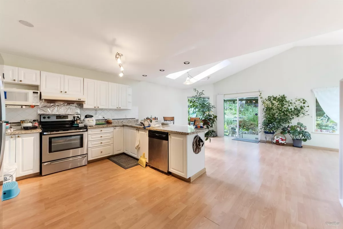 Family Room Photo of 14534 St. Andrews Drive, Surrey, BC