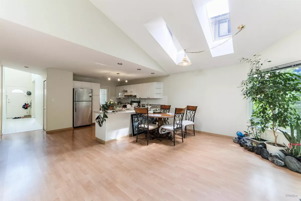 Kitchen Photo of 14534 St. Andrews Drive, Surrey, BC