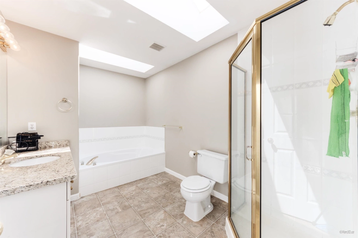 Primary Bathroom Photo of 14534 St. Andrews Drive, Surrey, BC