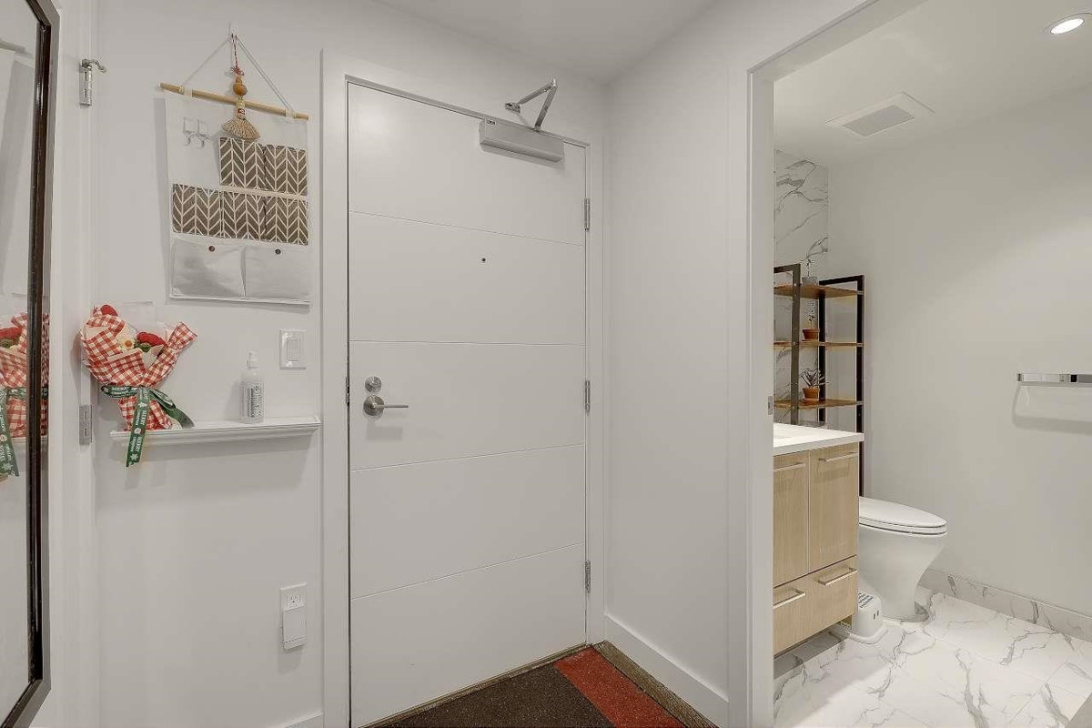 Hallway Photo of 1003 3331 No. 3 Road, Richmond, BC