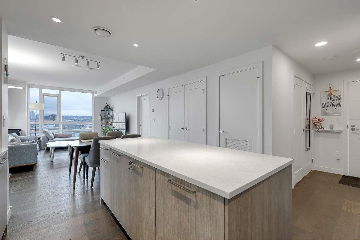 Kitchen Photo of 1003 3331 No. 3 Road, Richmond, BC