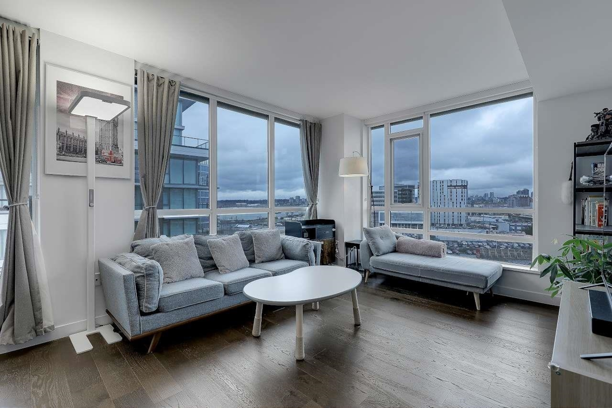 Walk-In Closet Photo of 1003 3331 No. 3 Road, Richmond, BC