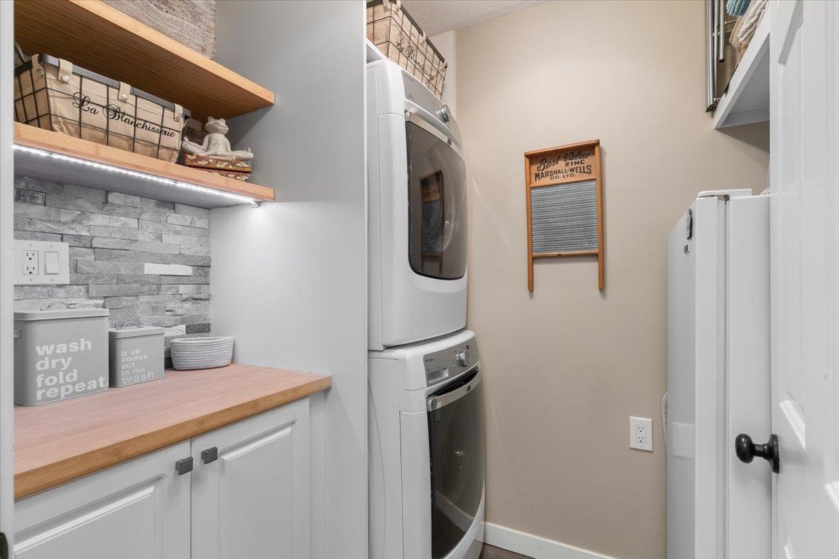 Laundry Room Photo of 2217 154 Street, Surrey, BC