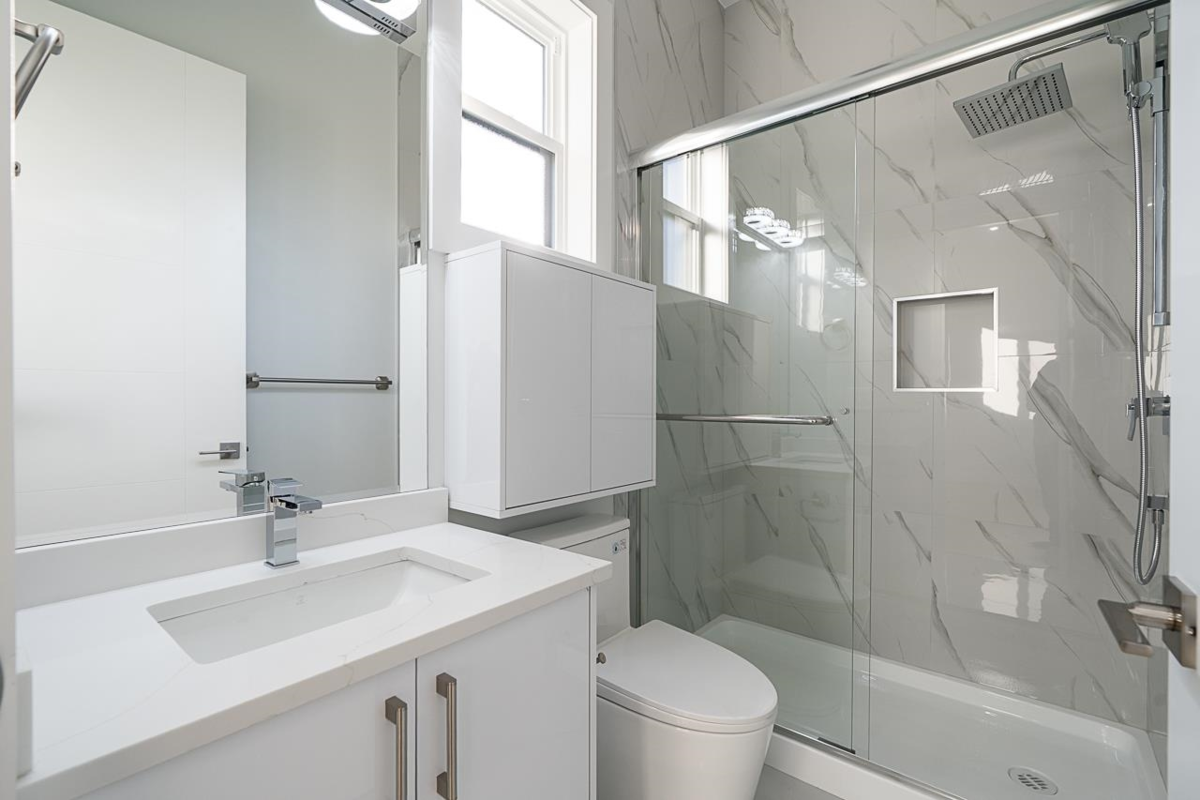 Guest Bathroom Photo of 20290 Telep Avenue, Maple Ridge, BC