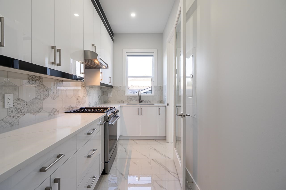 Kitchen Island Photo of 20290 Telep Avenue, Maple Ridge, BC