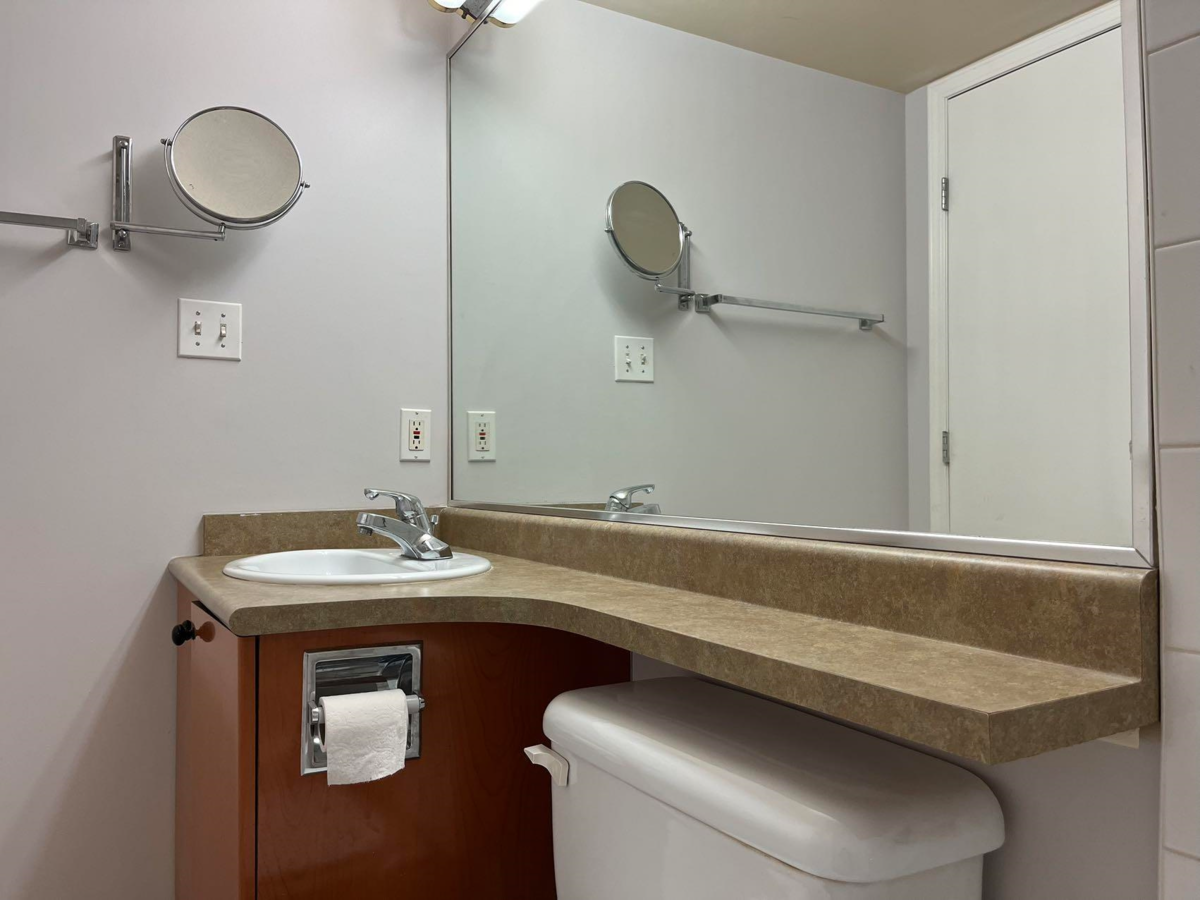 Bedroom 4 Photo of 704 5911 Alderbridge Way, Richmond, BC