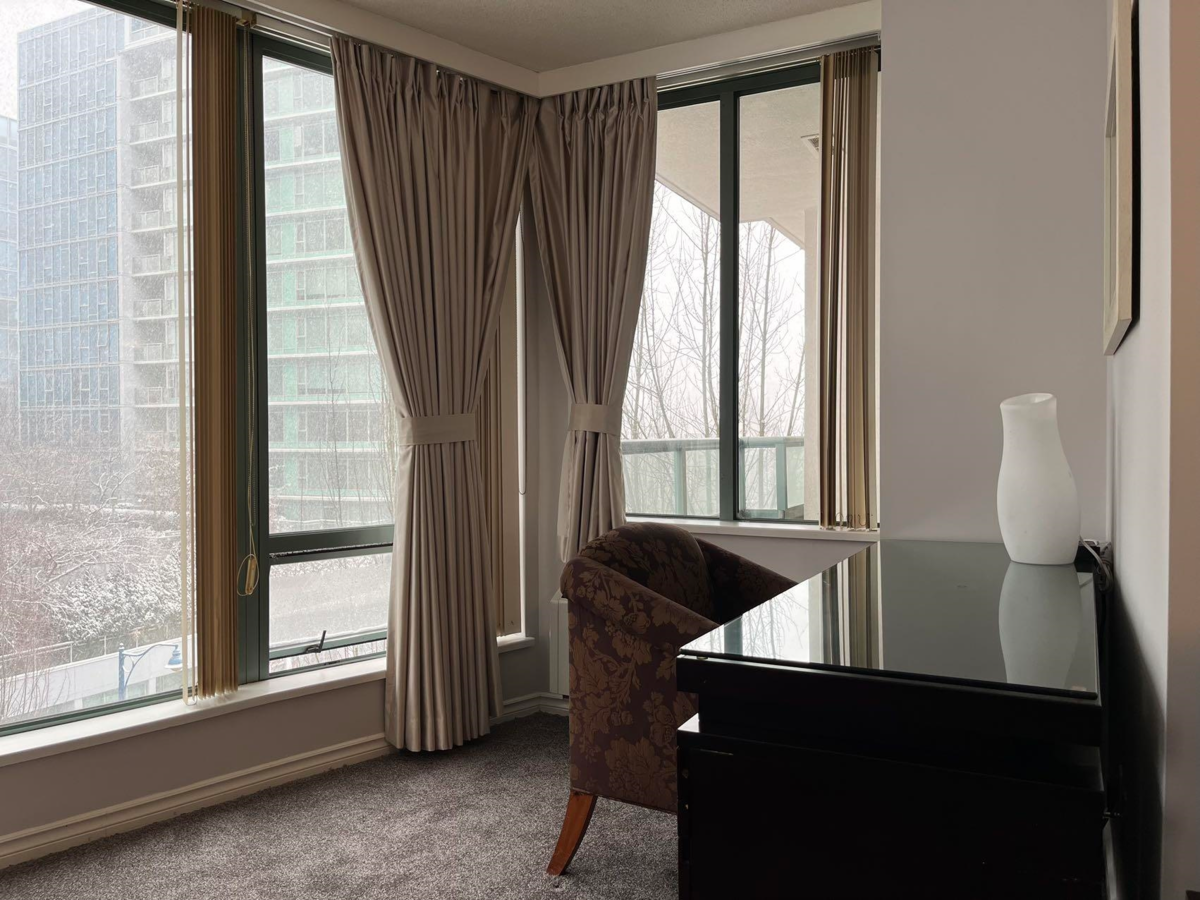 Kitchen Island Photo of 704 5911 Alderbridge Way, Richmond, BC