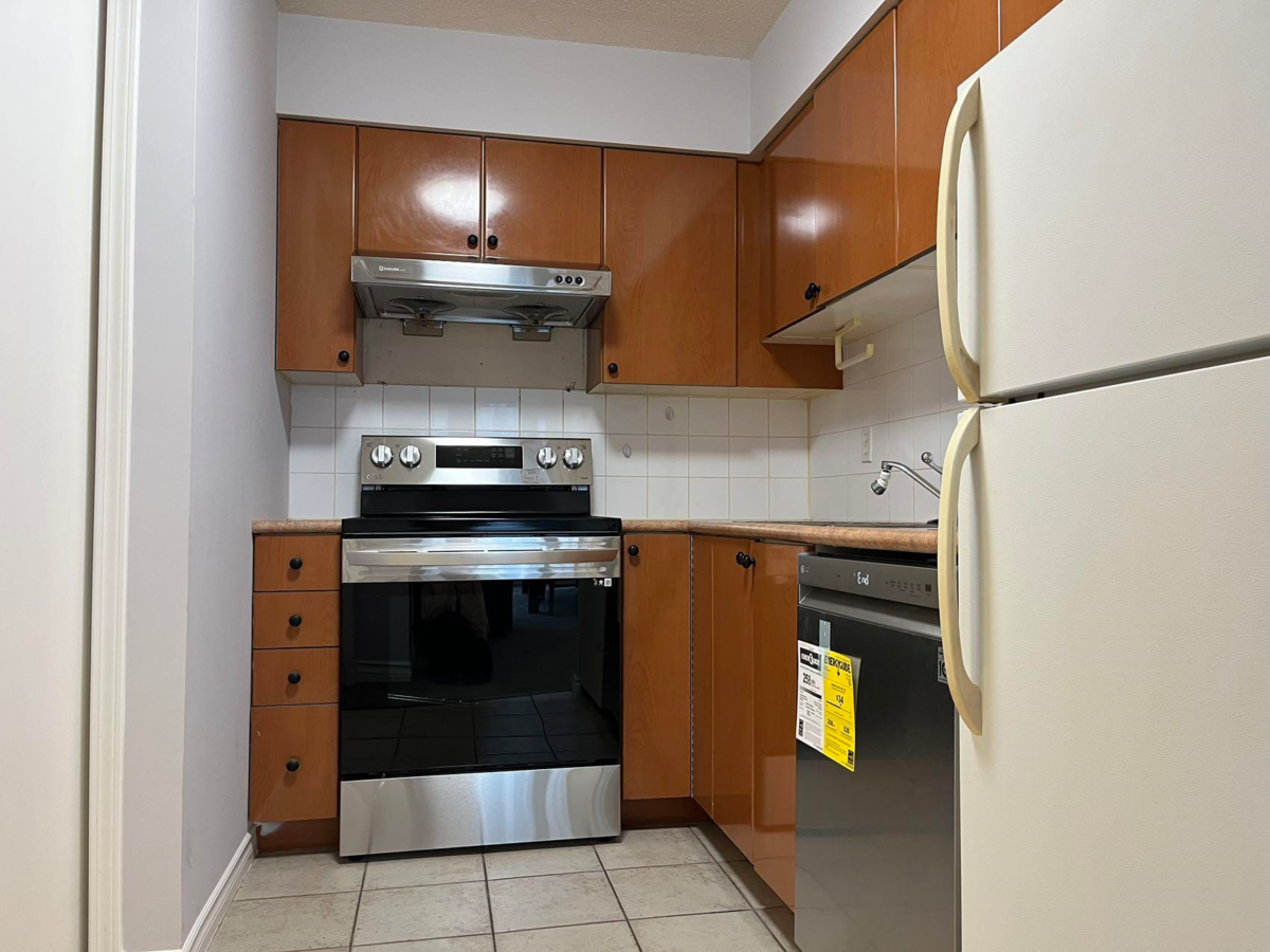 Walk-In Closet Photo of 704 5911 Alderbridge Way, Richmond, BC