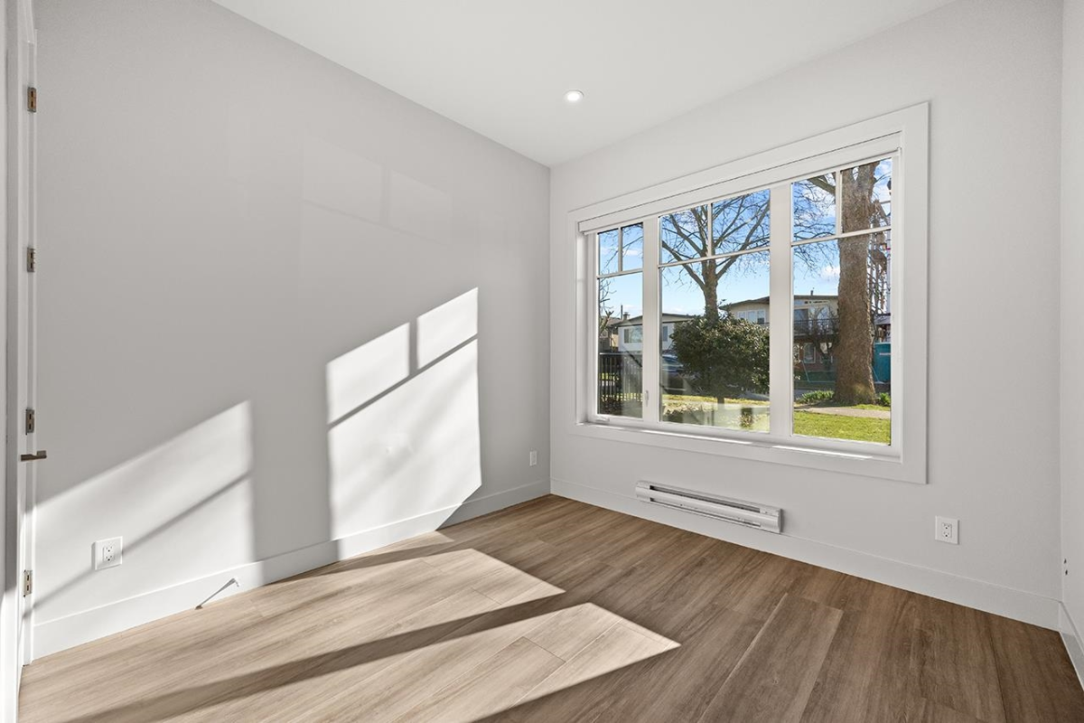 Backyard Photo of 3015 E 19th Avenue, Vancouver, BC