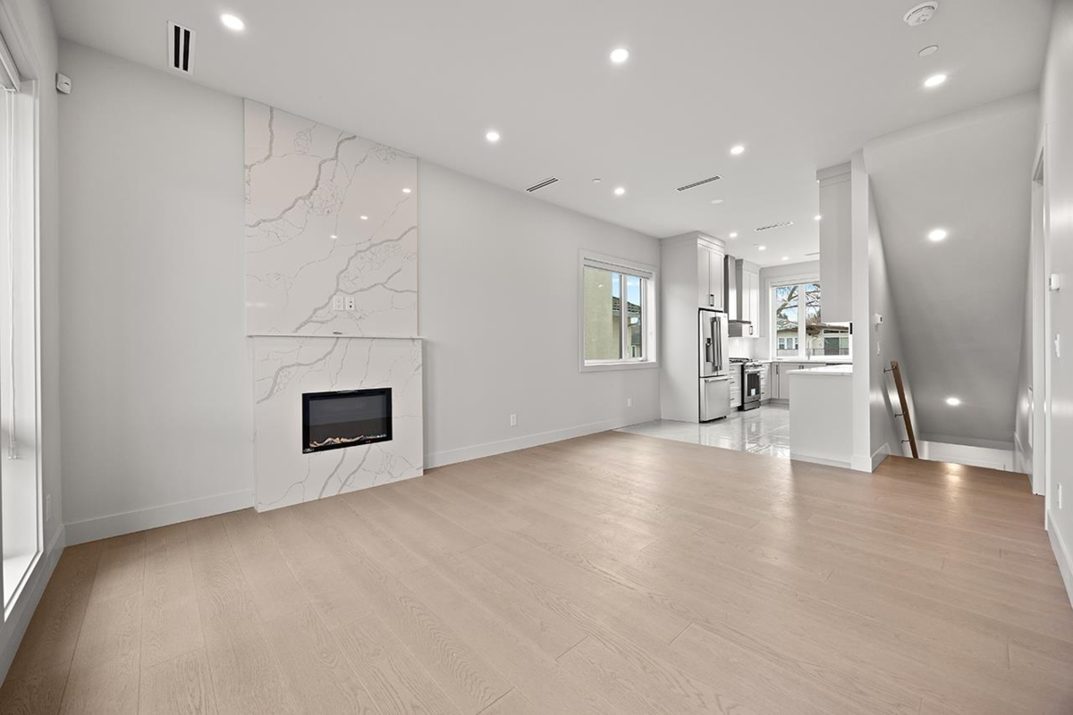 Dining Area Photo of 3015 E 19th Avenue, Vancouver, BC