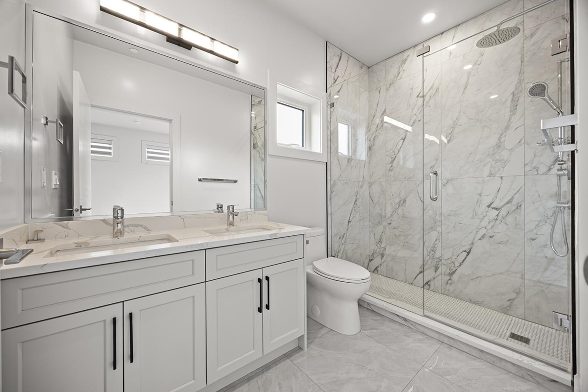 Entry Foyer Photo of 3015 E 19th Avenue, Vancouver, BC