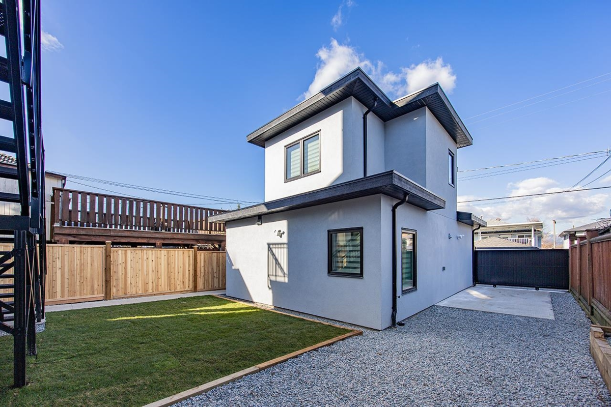 Family Room Photo of 3015 E 19th Avenue, Vancouver, BC