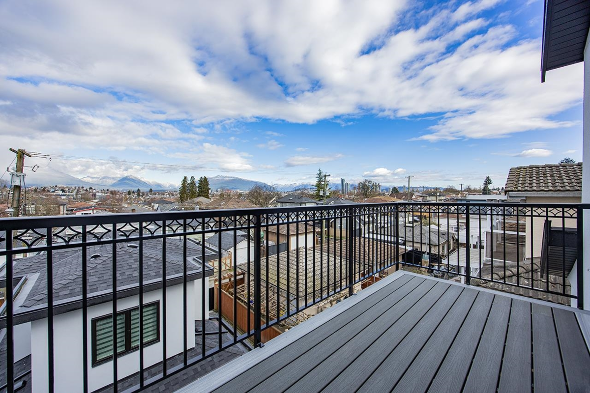 Kitchen Photo of 3015 E 19th Avenue, Vancouver, BC