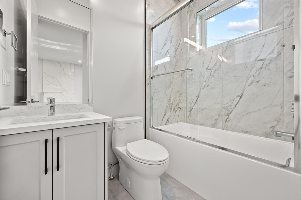 Powder Room Photo of 3015 E 19th Avenue, Vancouver, BC