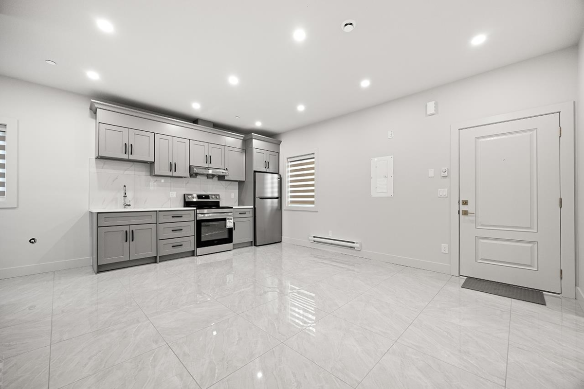 Swimming Pool Photo of 3015 E 19th Avenue, Vancouver, BC