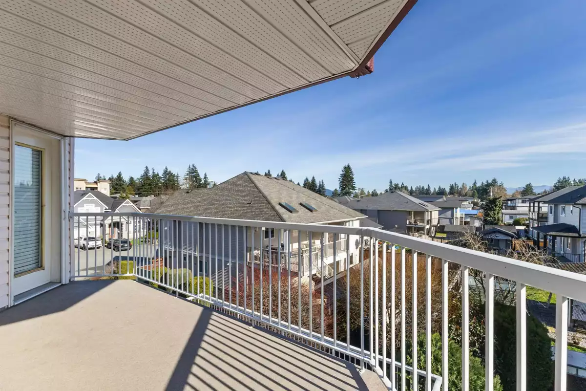Entry Foyer Photo of 210 2450 Church Street, Abbotsford, BC