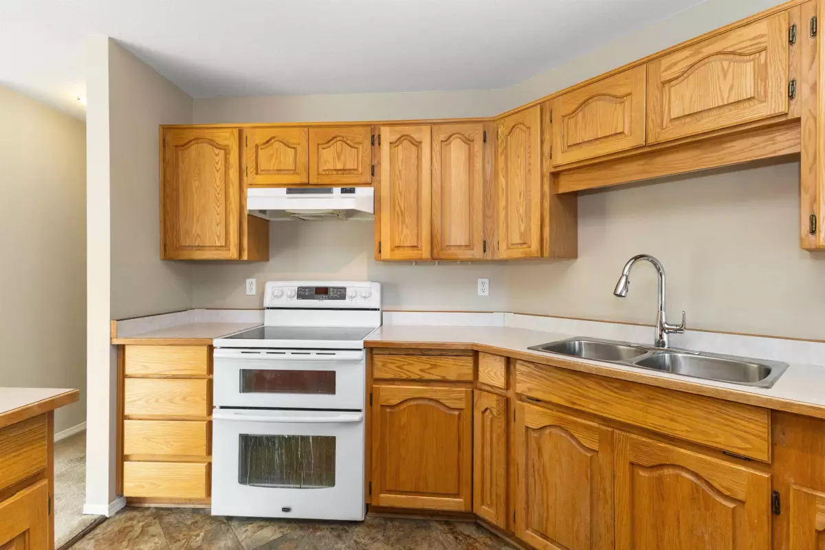 Kitchen Island Photo of 210 2450 Church Street, Abbotsford, BC