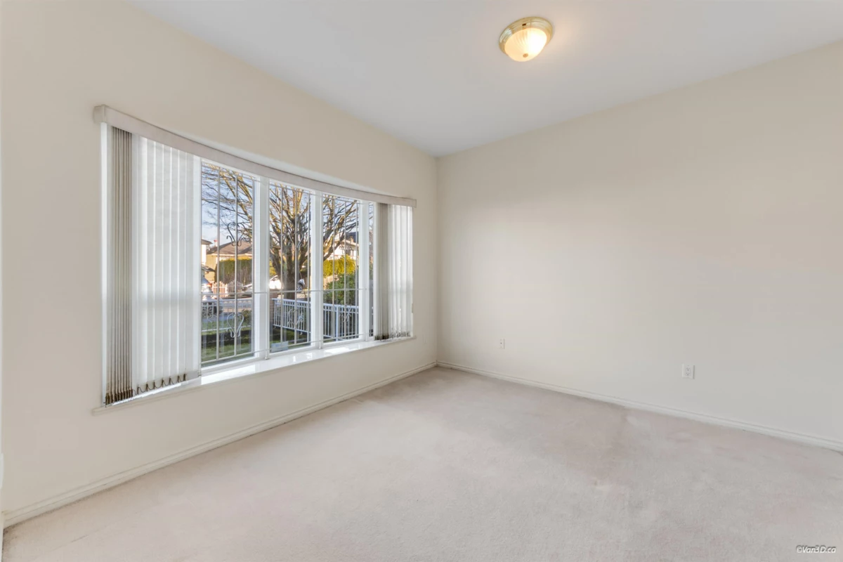 Backyard Photo of 3056 Adanac Street, Vancouver, BC