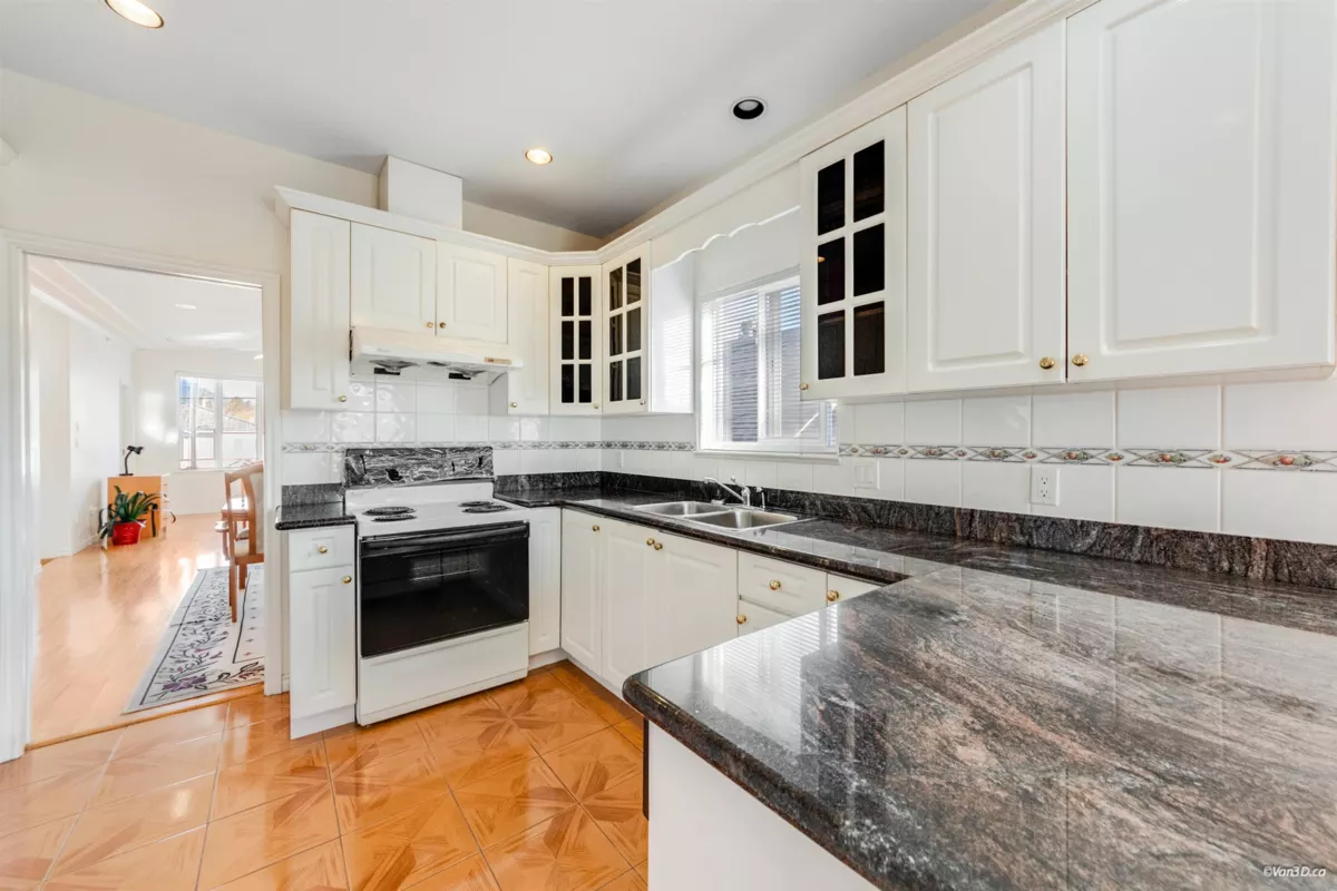 Basement Recreation Room Photo of 3056 Adanac Street, Vancouver, BC