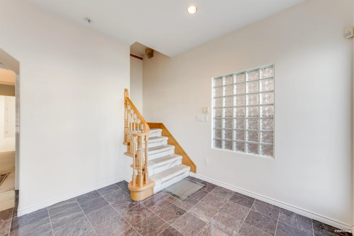Hallway Photo of 3056 Adanac Street, Vancouver, BC
