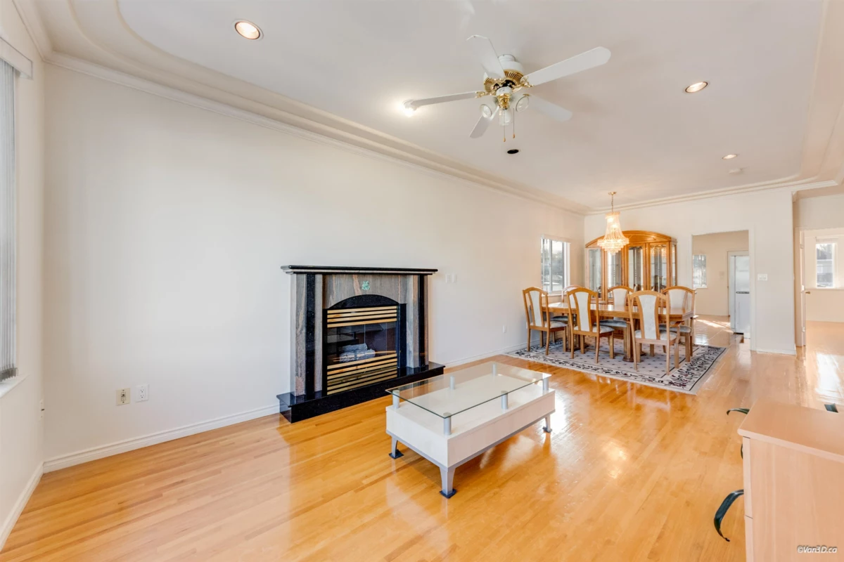 Kitchen Island Photo of 3056 Adanac Street, Vancouver, BC