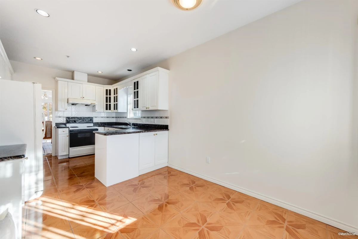 Laundry Room Photo of 3056 Adanac Street, Vancouver, BC