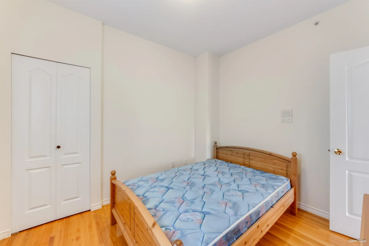 Powder Room Photo of 3056 Adanac Street, Vancouver, BC