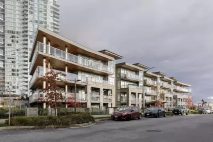 301 7788 18th Street, Burnaby, BC