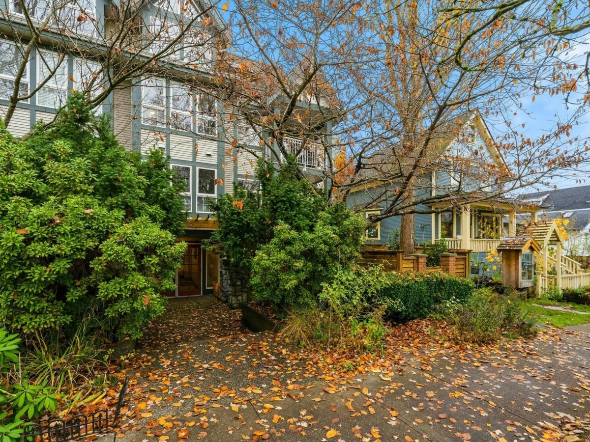 Backyard Photo of 305 1915 E Georgia Street, Vancouver, BC