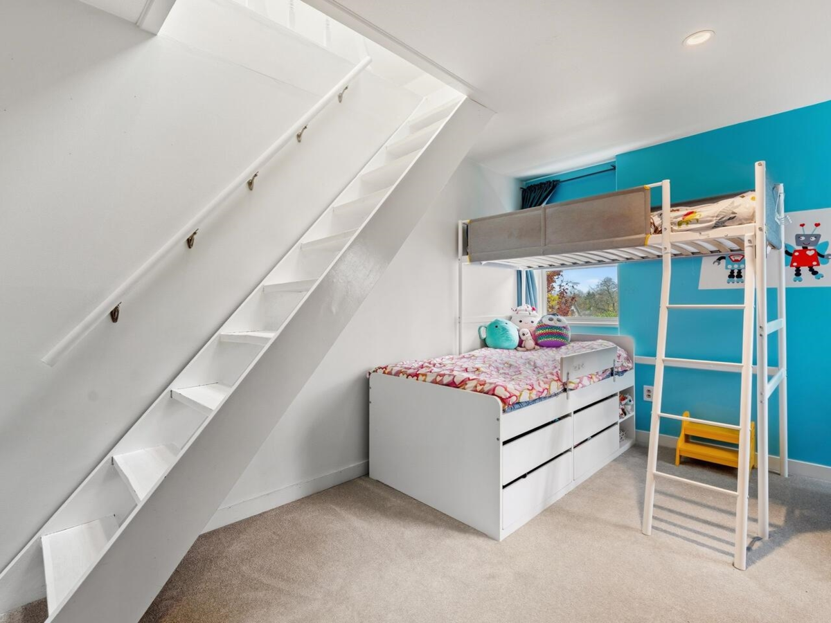 Entry Foyer Photo of 305 1915 E Georgia Street, Vancouver, BC