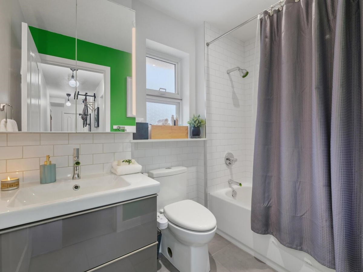 Laundry Room Photo of 305 1915 E Georgia Street, Vancouver, BC