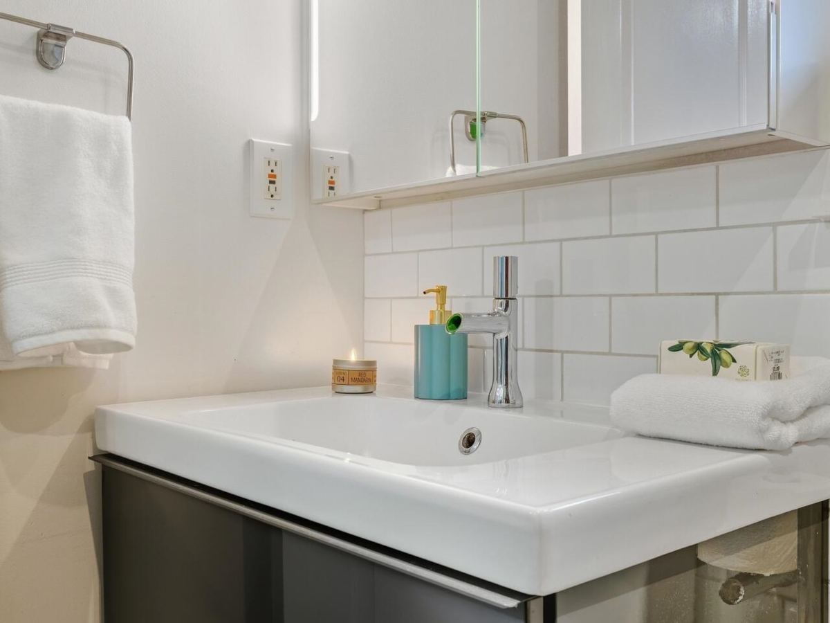 Mudroom Photo of 305 1915 E Georgia Street, Vancouver, BC