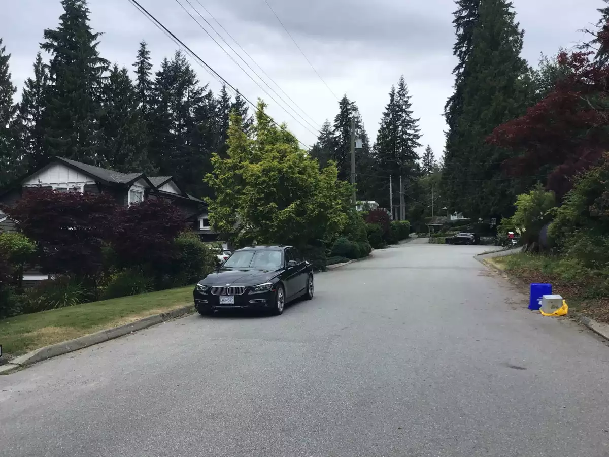 Kitchen Island Photo of 528 Greenway Avenue, North Vancouver, BC