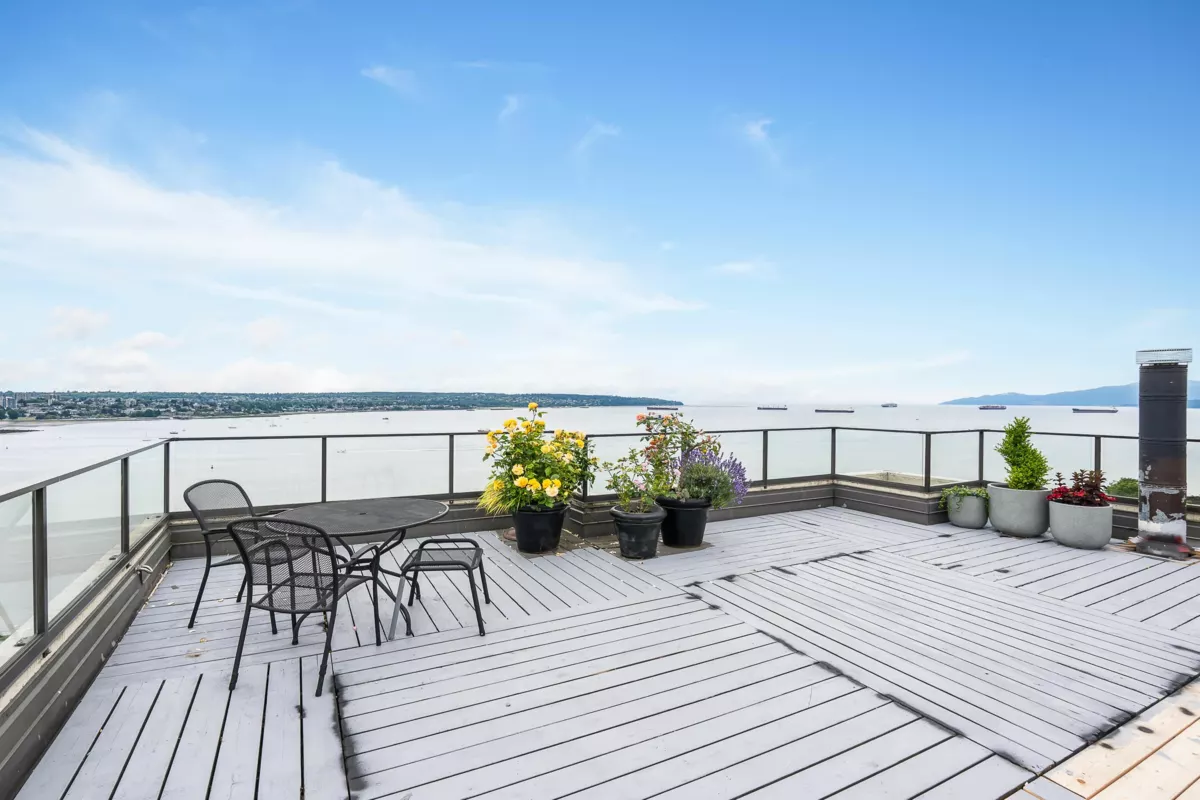 Backyard Photo of 201 1995 Beach Avenue, Vancouver, BC