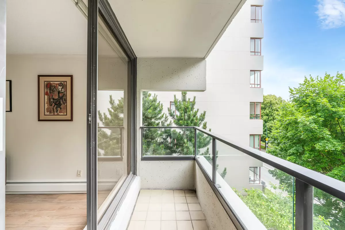 Basement Recreation Room Photo of 201 1995 Beach Avenue, Vancouver, BC