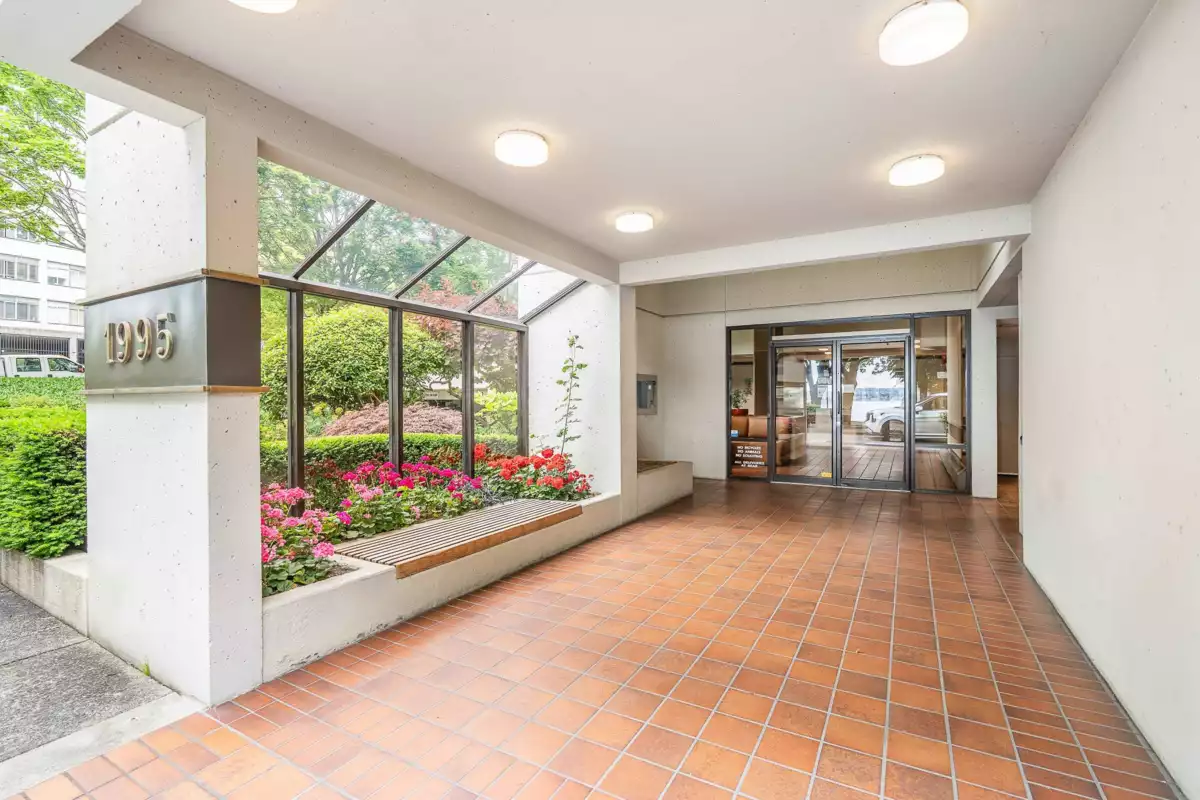 Entry Foyer Photo of 201 1995 Beach Avenue, Vancouver, BC