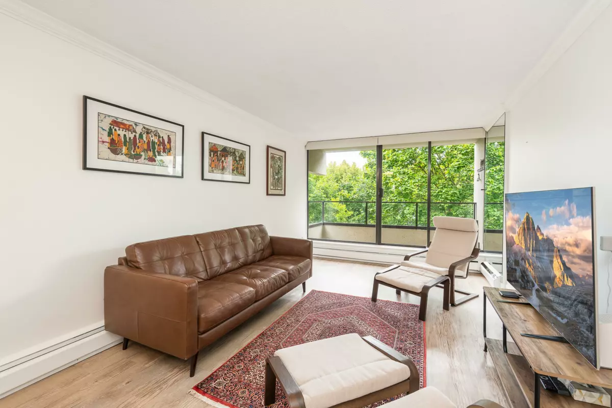 Family Room Photo of 201 1995 Beach Avenue, Vancouver, BC