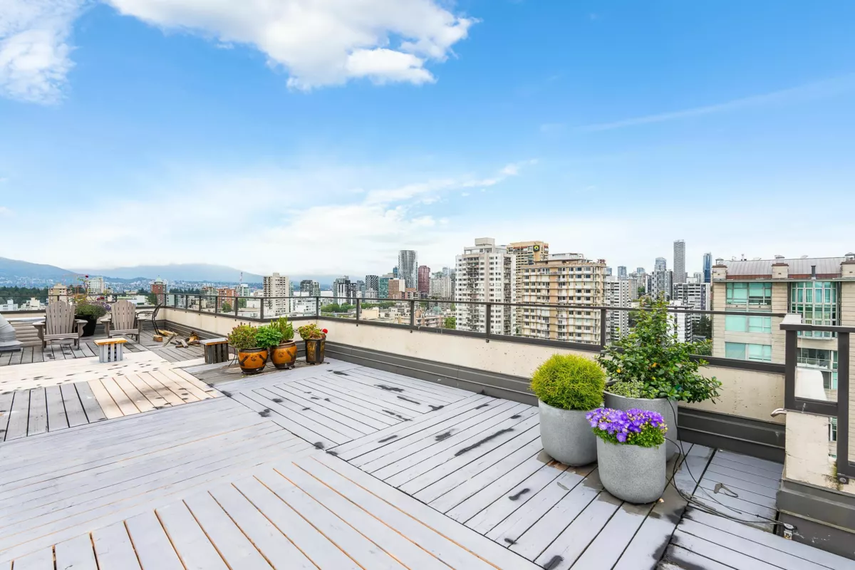 Front Yard Photo of 201 1995 Beach Avenue, Vancouver, BC