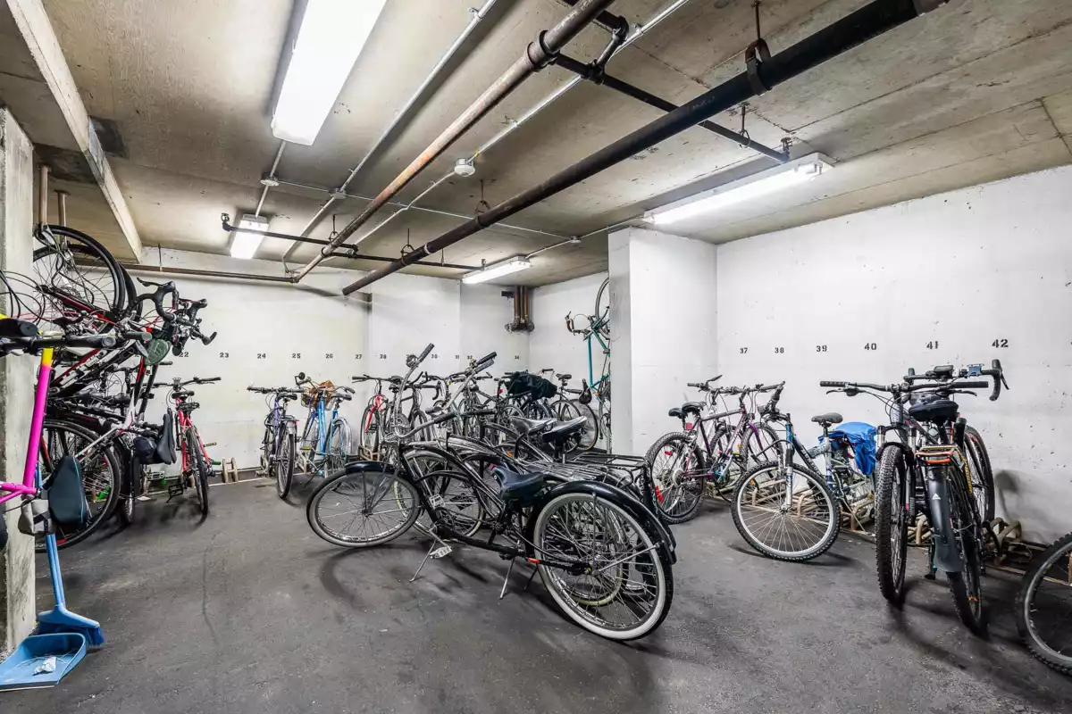 Hot Tub / Spa Photo of 201 1995 Beach Avenue, Vancouver, BC