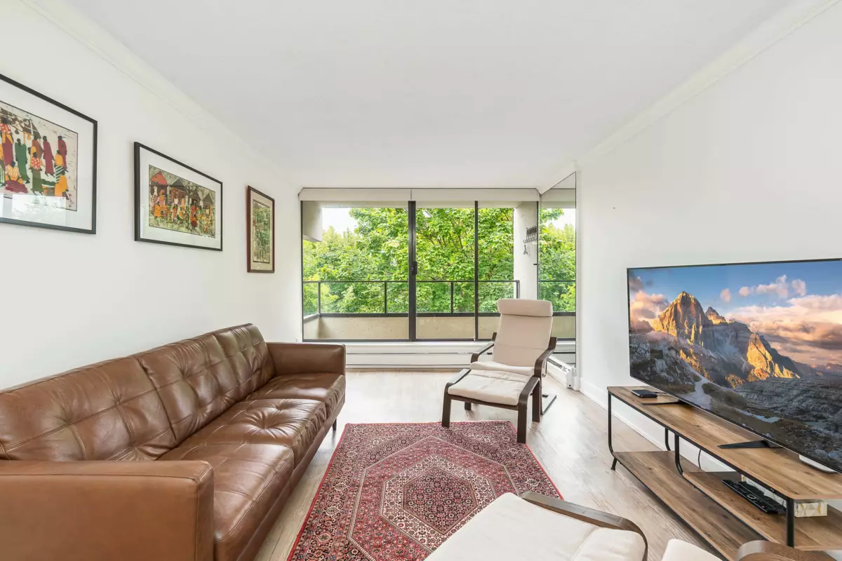 Living Room Photo of 201 1995 Beach Avenue, Vancouver, BC