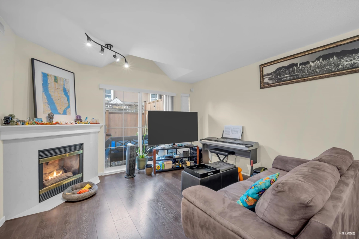 Kitchen Photo of 25 7488 Salisbury Avenue, Burnaby, BC